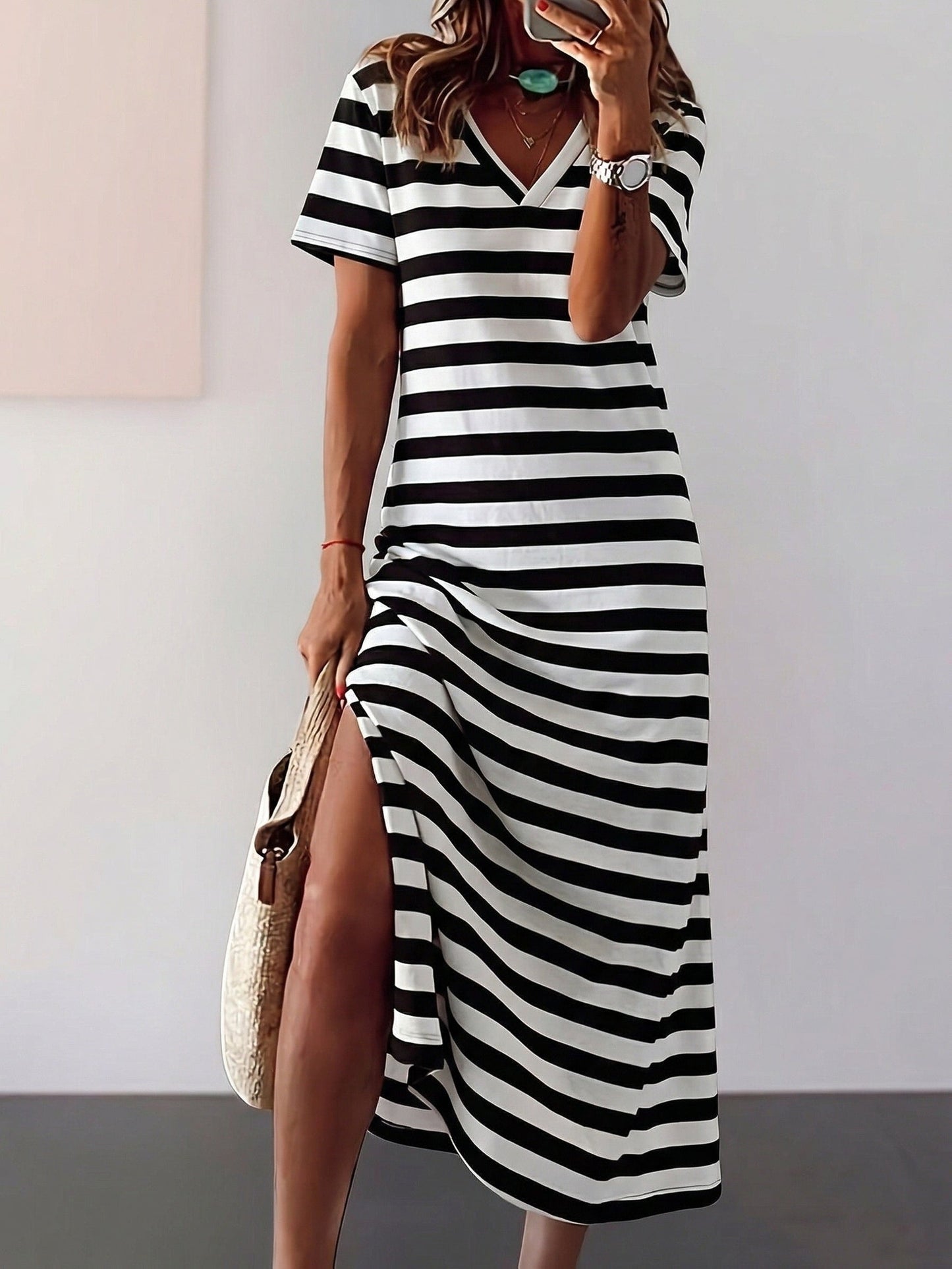 NINA | Vestido Casual a Rayas con Cuello V y Abertura
