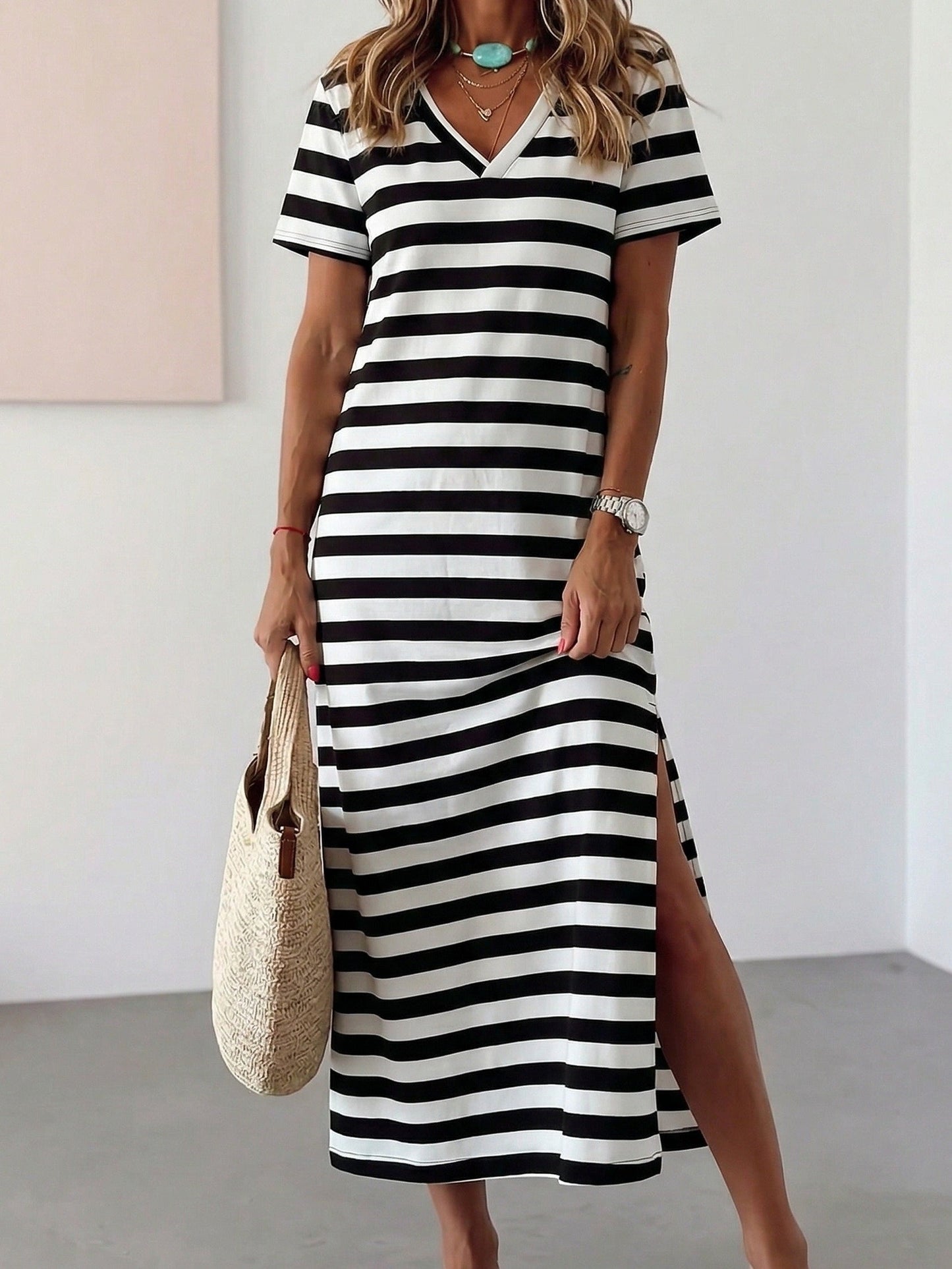 NINA | Vestido Casual a Rayas con Cuello V y Abertura