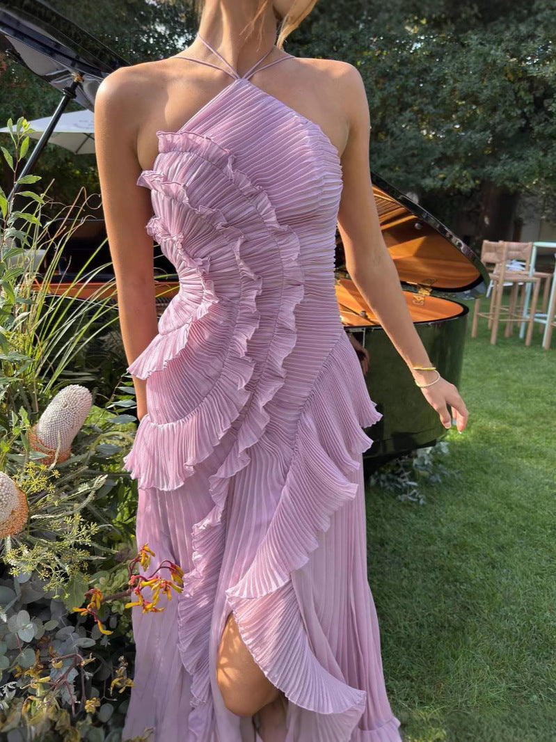 Belleza Ondulada – Vestido Halter con Volantes