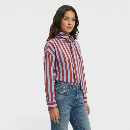 Camisa Rayas Lazo Cuello – Estilo Femenino y Elegante